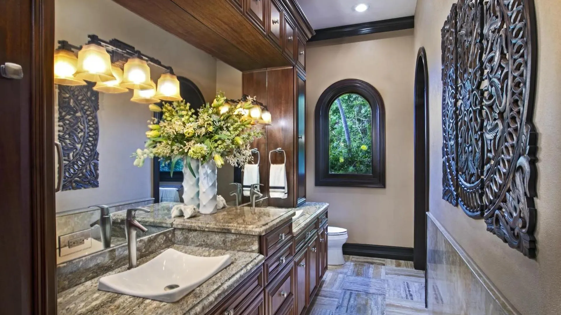 Villa Azure Bloom