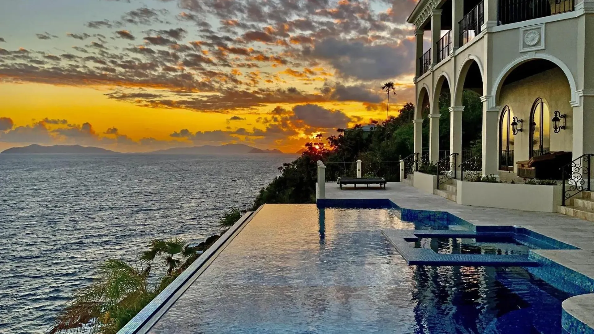 Villa Azure Bloom